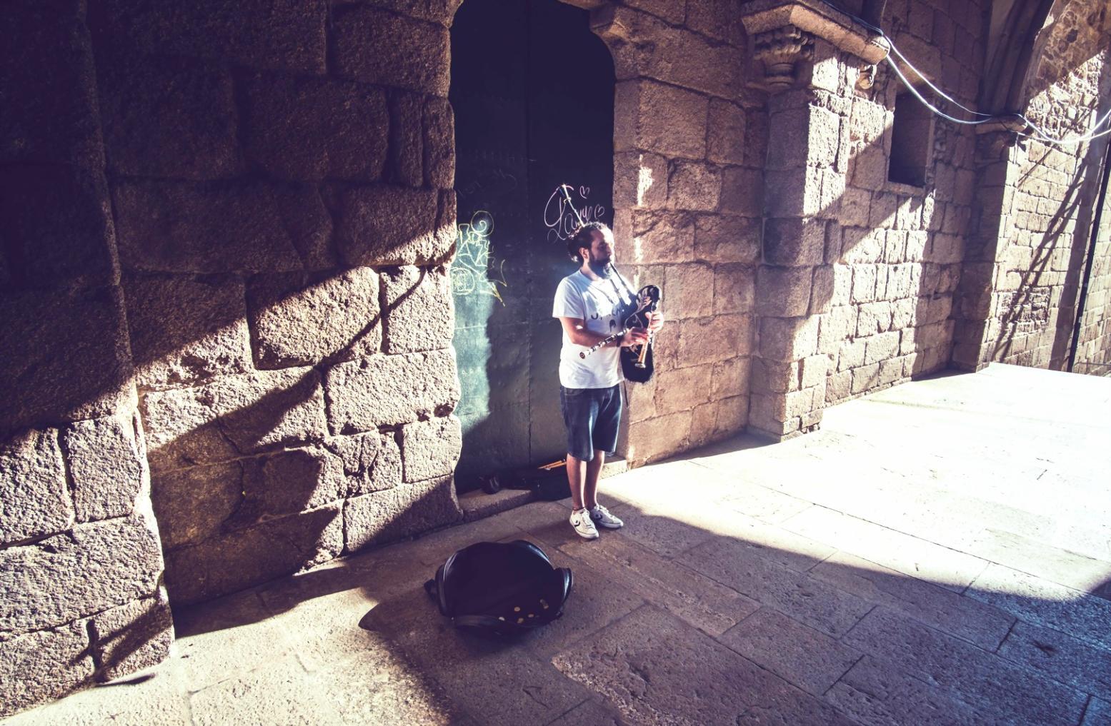 Sound recording equipment and microphone setup in production space